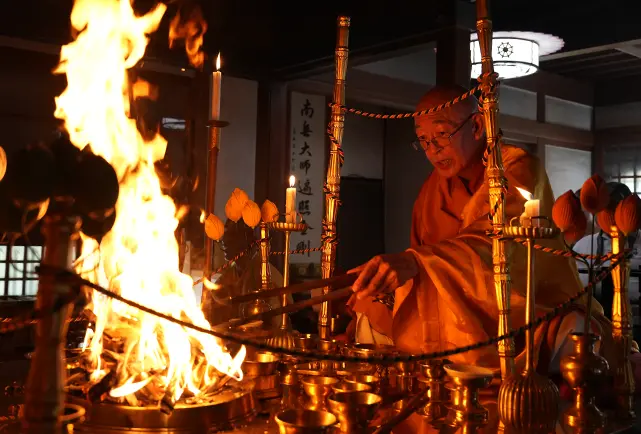 金剛寺での護摩祈祷の様子